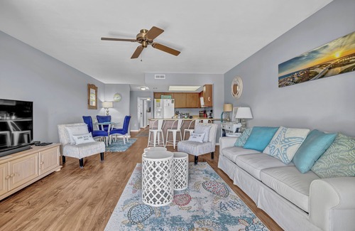 McCutcheon Field Condo | Weekend Seaclusion, Linens, Snacks & Sea Included