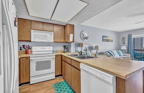 McCutcheon Field Condo | Weekend Seaclusion, Linens, Snacks & Sea Included