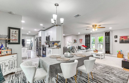 Spring Hill House | Weeki Lake Home w/Heated & Cooled Pool, By Disney