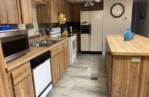 Weeki Wachee Gardens House | Weeki River Haven-Large Waterfront/corner Lot -On 2 canals - Very close to river