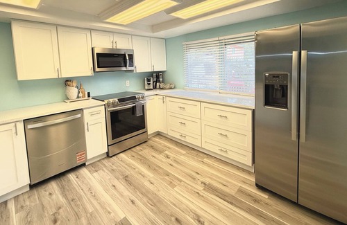 Spring Hill House | Weeki Wachee Crystal blue Springs river house with Kayaks