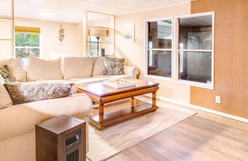 Weeki Wachee Gardens House | Weeki Wachee Fish Camp-Waterfront