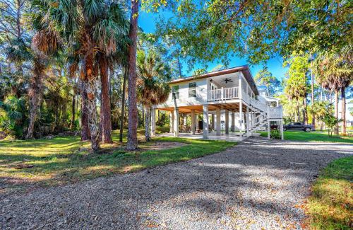 Bayport House | Weeki Wachee House - Charming Home with Heated Pool, A Nature Lover's Paradise!
