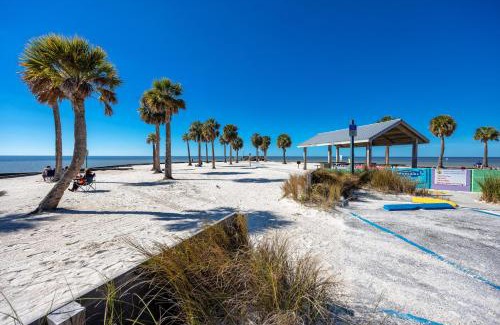 Bayport House | Weeki Wachee House - Charming Home with Heated Pool, A Nature Lover's Paradise!