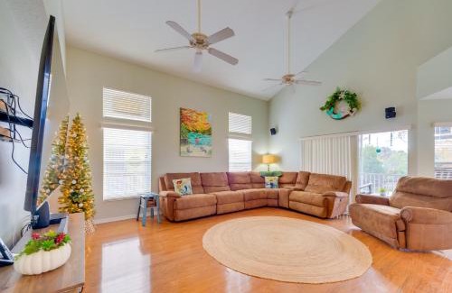 Weeki Wachee Gardens House | Weeki Wachee River Home on Main River by Park!