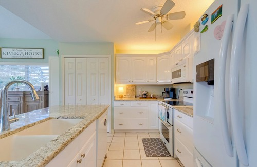 Weeki Wachee Gardens House | Weeki Wachee River Home on Main River by Park!