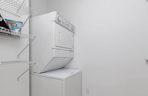 Ames Apartment | (*Weekly Discounts) Comfortable Flat near Iowa State University