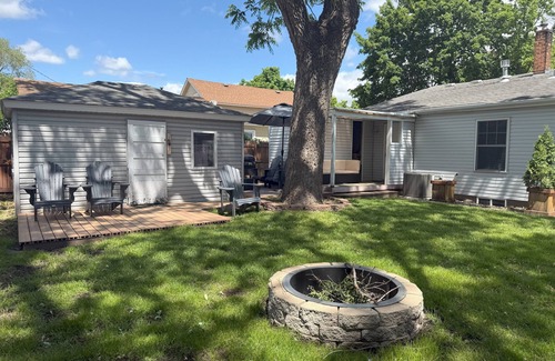 Lake City House | WEEKLY & MONTHLY DISCOUNTS! - Lake City Cottage - one block to the beach!