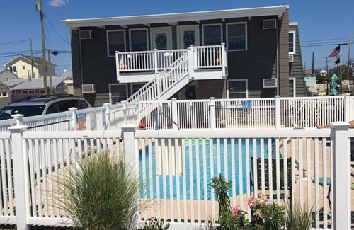 Ortley Beach Apartment | Weekly Rental - 1 Bedroom apt, 2 blocks from beach with pool in Ortley Beach