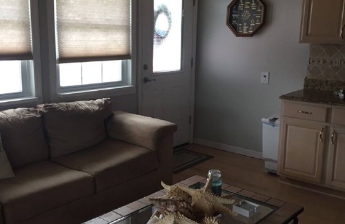 Ortley Beach Apartment | Weekly Rental - 1 Bedroom apt, 2 blocks from beach with pool in Ortley Beach