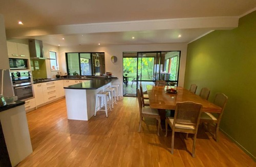 Matakana House | Weeping Willow