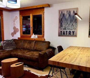 Klosters-Serneus Apartment | WEF Davos - Klosters Comfort Retreat with Fireplace, Pool & Sauna