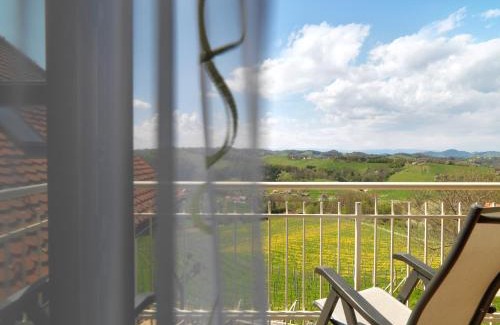 Eckberg House | Weingut Skoff Original