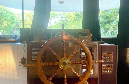 Wappapello Boat Rental | Welcome aboard The Katmandu at Wappapello Lake