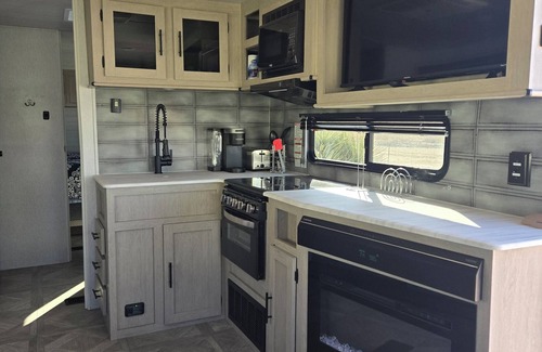 Dolan Springs House | Welcome Clarabelle @ Cain's Ranch. Cozy RV in Lovely Dolan Springs, AZ