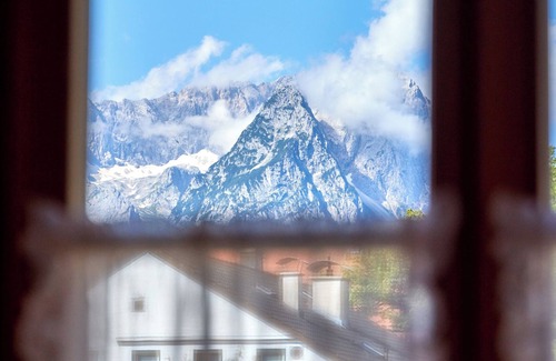 Garmisch-Partenkirchen Apartment | Welcome to the "UrSprung" apartment - your cosy retreat in Partenkirchen!