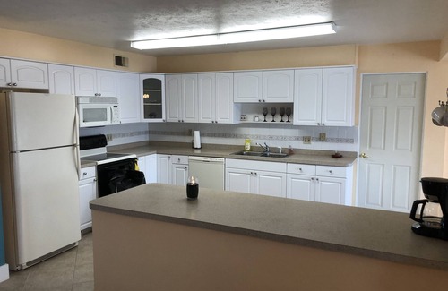 Highland House | Welcome, enjoy your own PRIVATE POOL and LAKEFRONT Dock. Fish & Kayak
