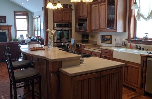 Paris House | Welcome Hall 5 bedroom 1880’s home on 55 acres