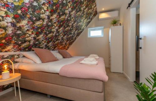 Kortgene Apartment | Welcome in - Appartement Bed by Al - Achterstraat 9 Kortgene