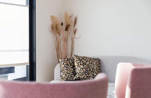 Offingawier Apartment | Welcome in - Houseboat 'de Valreep' met tuin - Sneek - Offingawier