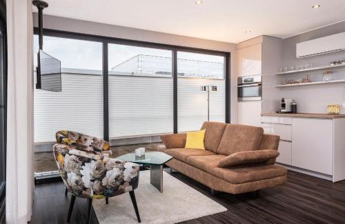 Offingawier House | Welcome in - Houseboat 'Elysium' met eigen aanlegsteiger Sneek - Offingawier
