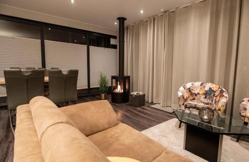 Offingawier House | Welcome in - Houseboat 'Elysium' met eigen aanlegsteiger Sneek - Offingawier