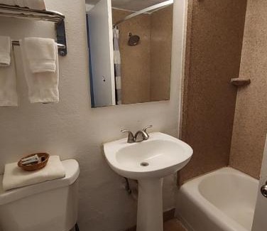 St. Johns Hotel | Welcome Inn and Suites