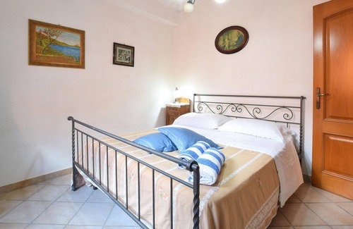 Barcellona Pozzo di Gotto House | Welcome to this lovely cottage close to the sandy beach.