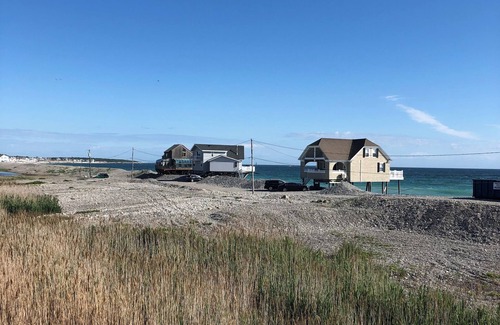 Minot House | Welcome to "A Stones Throw" Cottage located steps from the beach.