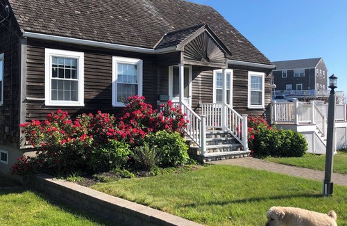 Minot House | Welcome to "A Stones Throw" Cottage located steps from the beach.