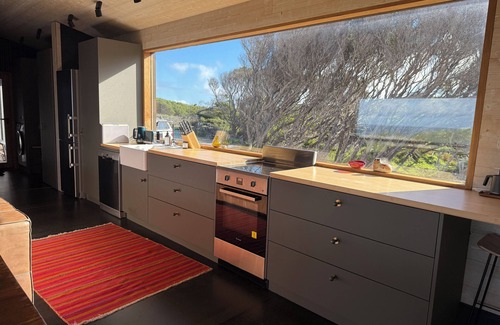 Nugara Cabin | Welcome to Admiral Cabin, a luxurious off-grid retreat on King Island, Tasmania.