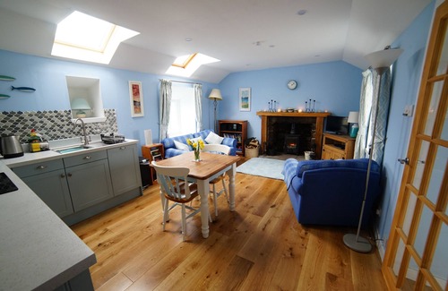 Benbecula Cottage | Welcome to Airidh an Dobhrain - our secluded cottage by the lochside
