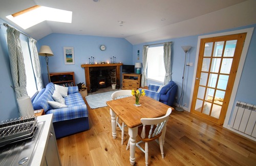 Benbecula Cottage | Welcome to Airidh an Dobhrain - our secluded cottage by the lochside