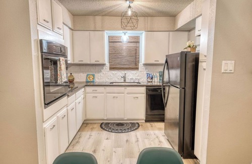 Westover Hills Condo | Welcome to Austin's Wildflower Hideaway, Close to Shopping, DT Austin and more!