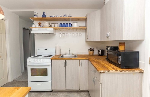 Wellington Apartment | Welcome to Beach and Main - Main Suite!