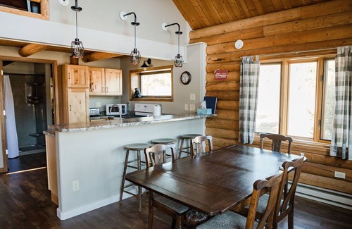 Hill City Cabin | Welcome to Bluebird Retreat!