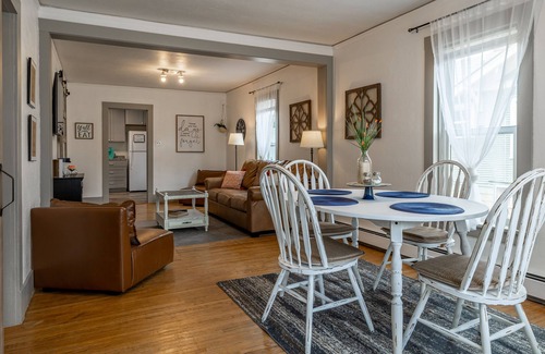 Cody House | Welcome to Bronco Bungalow- walk to downtown Cody