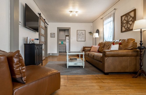 Cody House | Welcome to Bronco Bungalow- walk to downtown Cody
