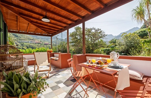 Sao Vicente Villa | Welcome to Casa da Camelia - a family owned mountain retreat.