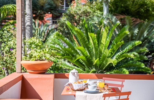Sao Vicente Villa | Welcome to Casa da Camelia - a family owned mountain retreat.