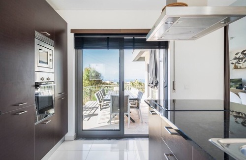 Atalaia Villa | Welcome to Casa Amour. Oceanview villa on the coast of Portugal.