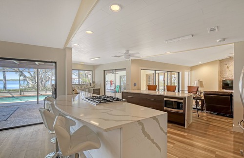 Tropic House | Welcome to Casa de la Playa w/boat option!
