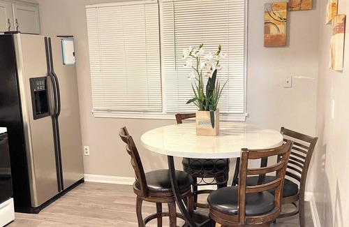 Louisville House | Welcome to Cheerful House