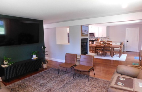 Manhattan House | Welcome to Conrow Corner - Minutes away from KSU Bill Snyder Family Stadium!