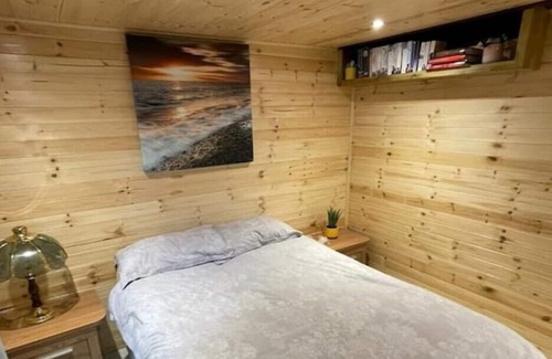 Southampton Cabin | Welcome to country Lodge surrounded by trees