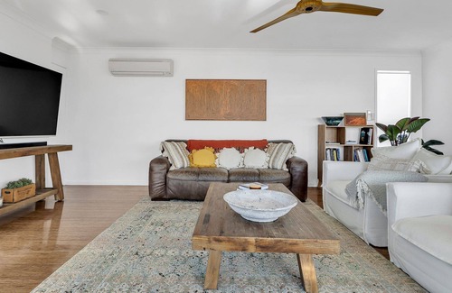 Tugun House | Welcome to ‘Edgewater’, one of Tugun’s finest beachside havens!