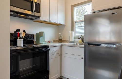 Cody House | Welcome to Filly Hideaway- walk to downtown Cody!