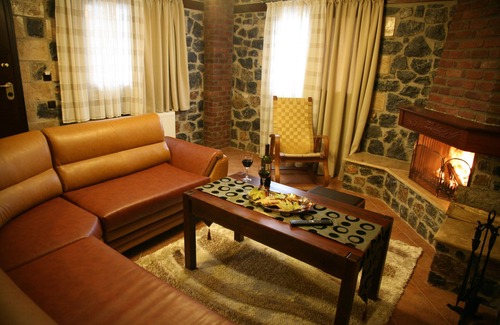 Loutraki House | Welcome to Guesthouse Yades, Quad Studio!