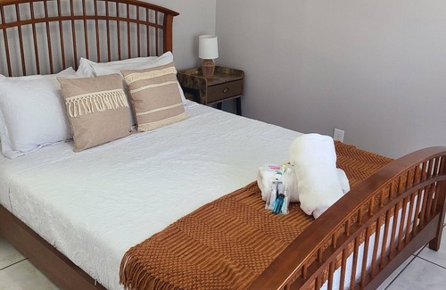 Gibsonton House | Welcome to Hidden Oaks. Forget your worries in this spacious and serene space.