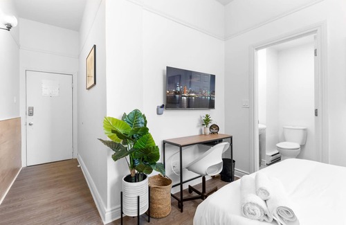 Quartier des Spectacles Hotel | Welcome to 'Le Sand & Stone Hotel' AAA LOCATION